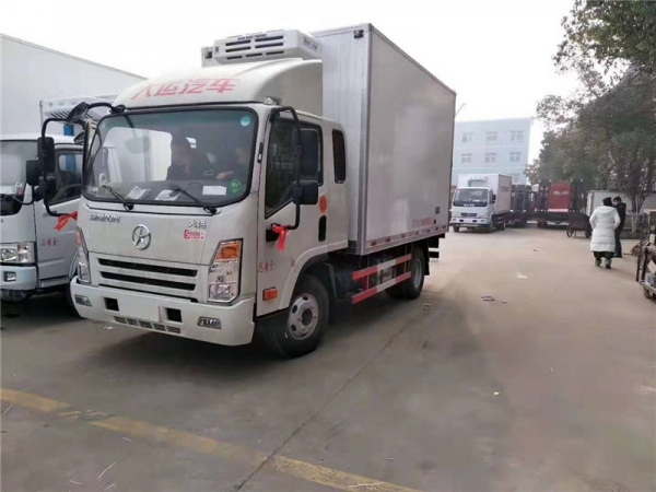 大運(yùn)藍(lán)牌冷藏車國(guó)六